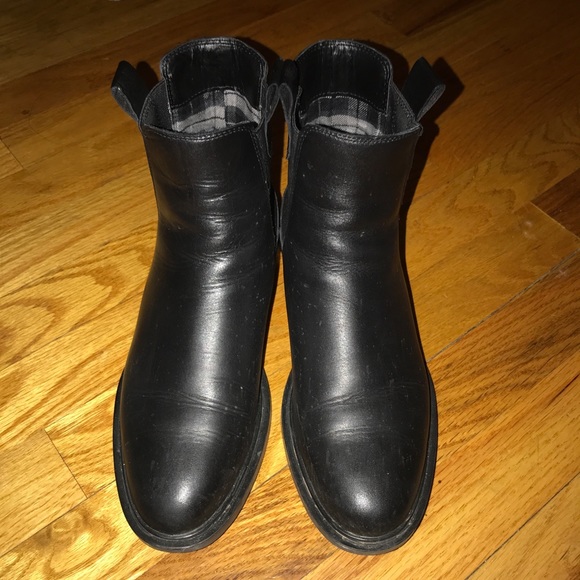 Zara Shoes - Zara Basic Collection Chelsea Boots